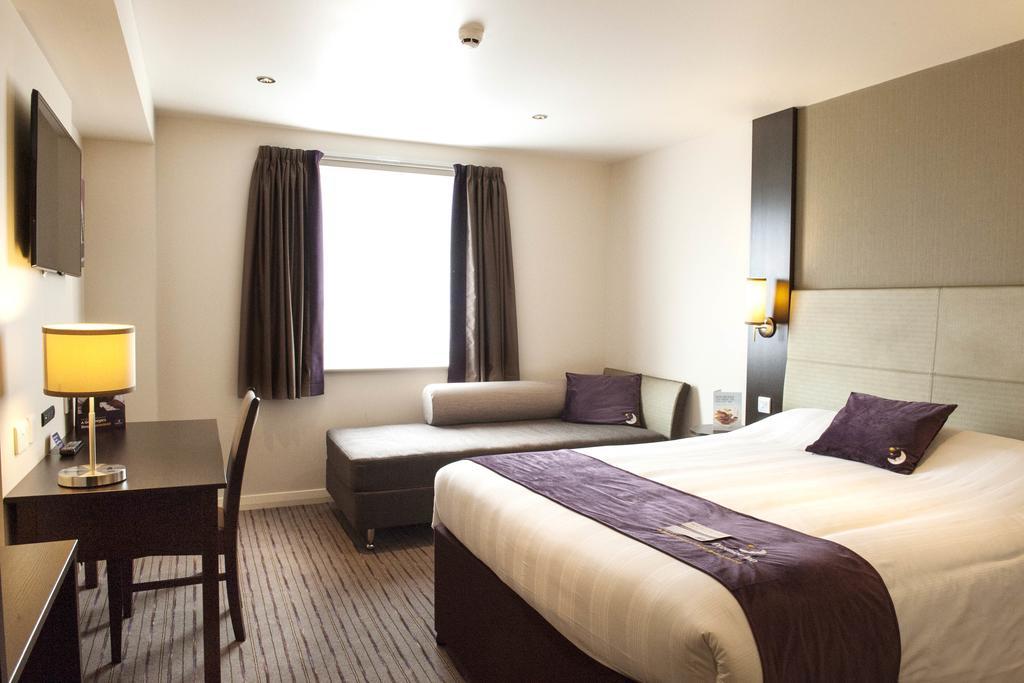 Premier Inn London Elstree / Borehamwood Dış mekan fotoğraf