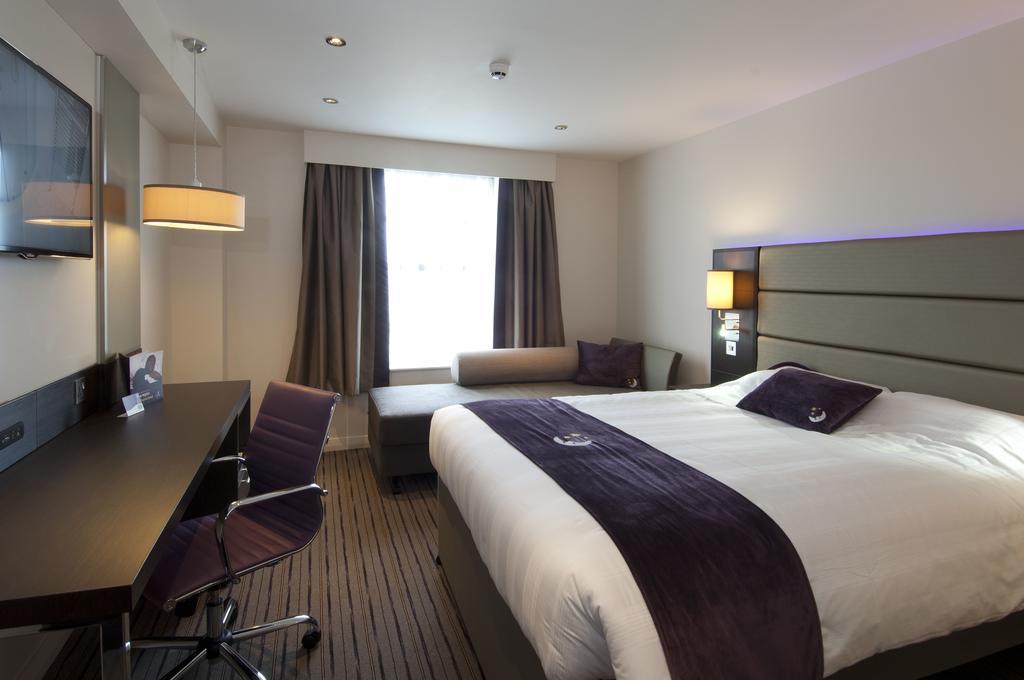 Premier Inn London Elstree / Borehamwood Dış mekan fotoğraf