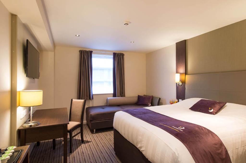 Premier Inn London Elstree / Borehamwood Dış mekan fotoğraf